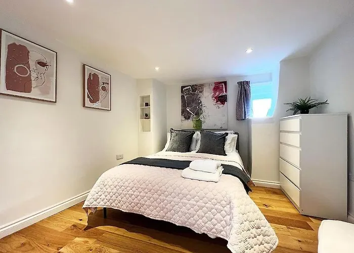 Quirky 3 Bedroom Town House In Clifton, Bristol