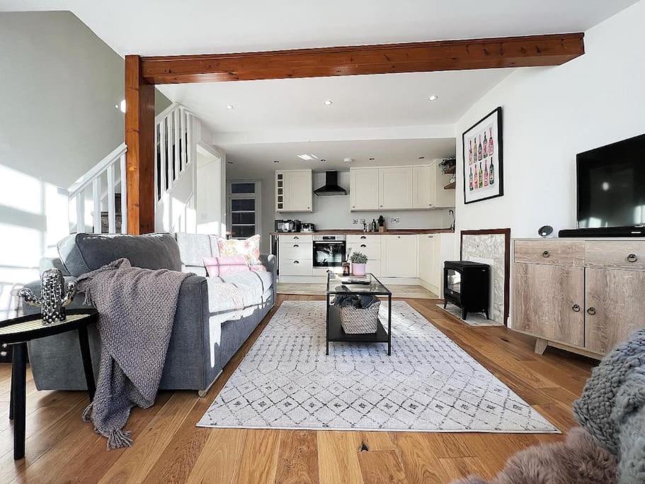 Quirky 3 Bedroom Town House In Clifton,